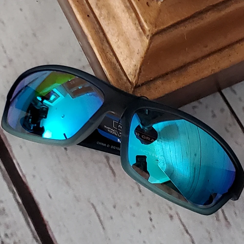 Foster Grant men's active plastic frame reflective lens sunglasses blue